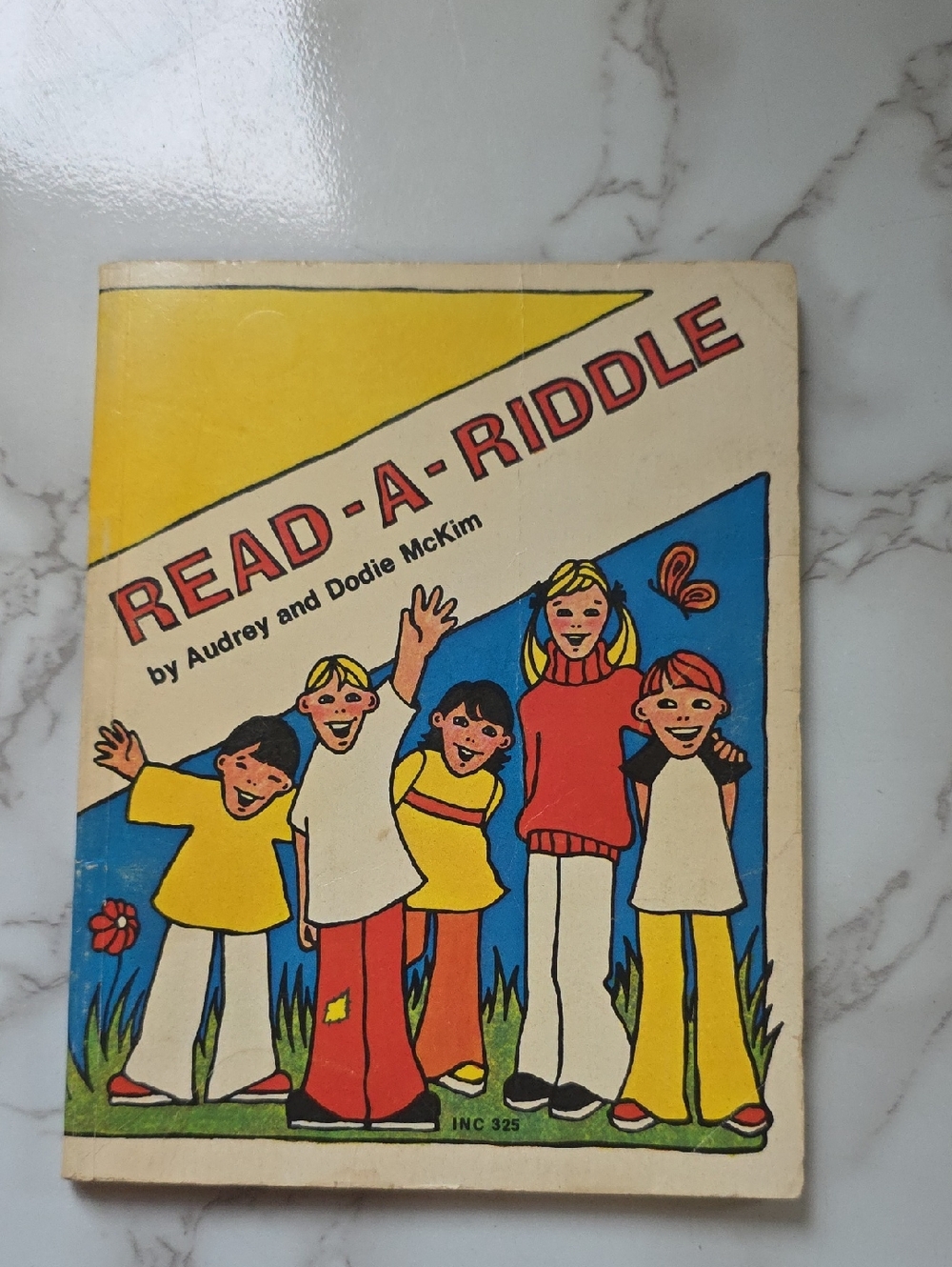 READ-A-RIDDLE 1974 Paperback Reversable Book